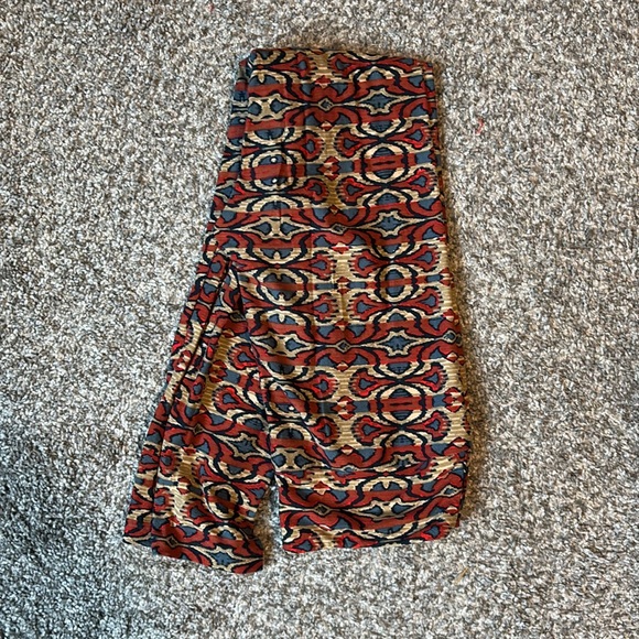 LulaRoe leggings 
one size 
never worn 
Multi Colored - Picture 2 of 3